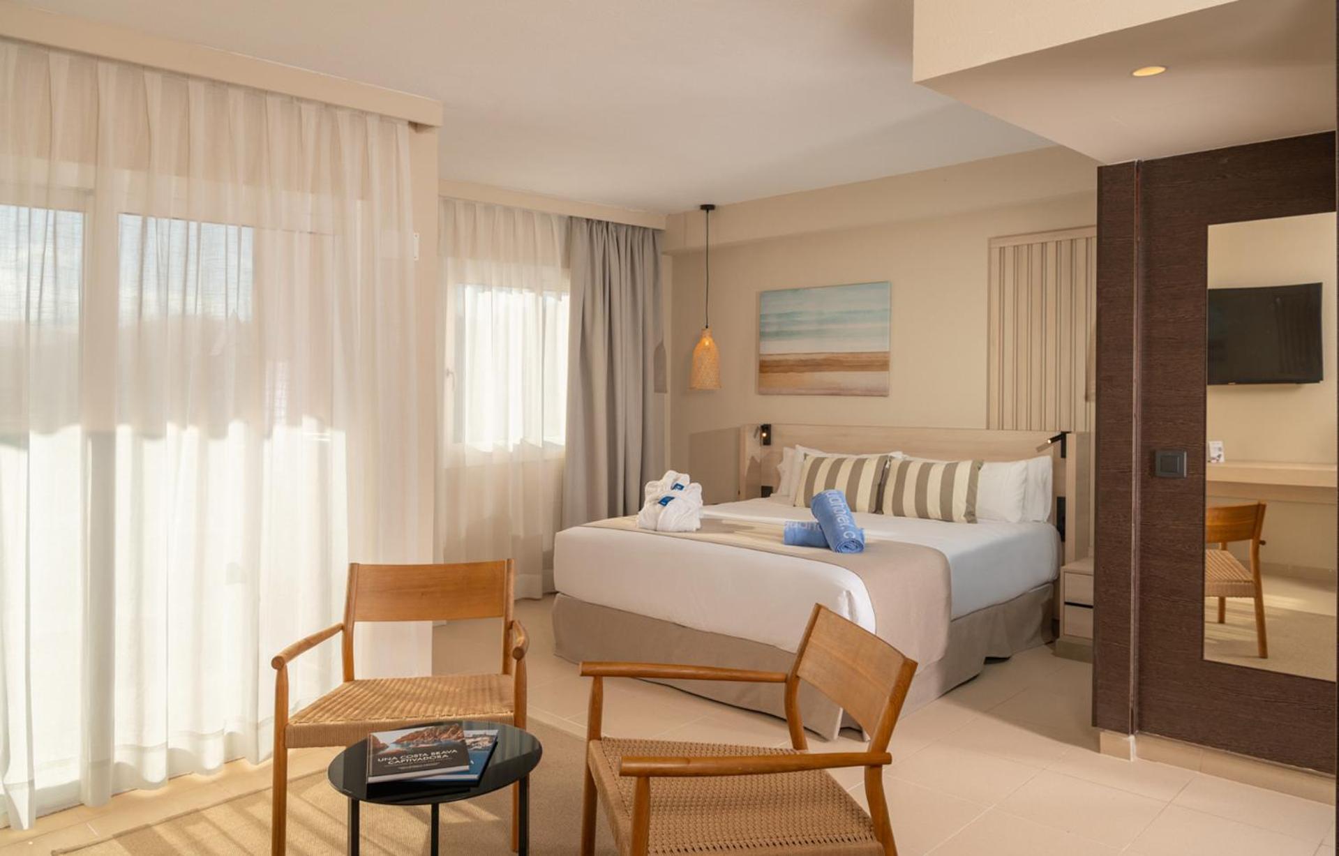 Aqua Hotel The Breeze (Adults Only +18) All Inclusive Santa Susanna Bagian luar foto